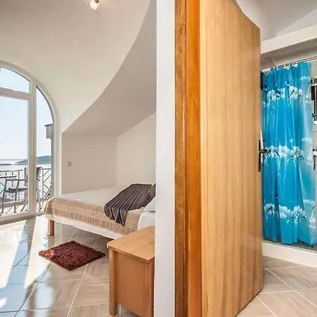 In 36049 Villa Sevid