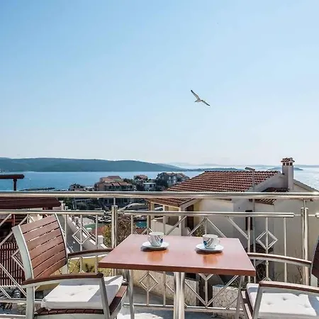 In 36049 Villa Sevid