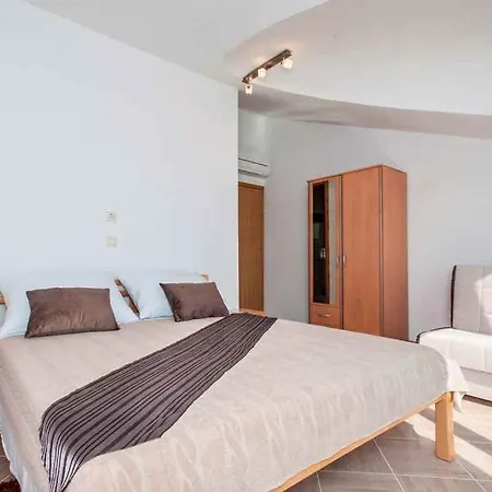 Villa In 36049