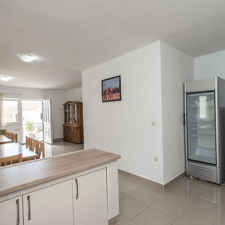 In 36049 Villa Sevid