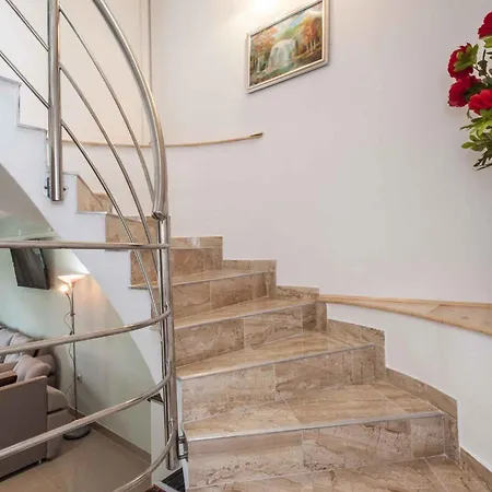 In 36049 Villa