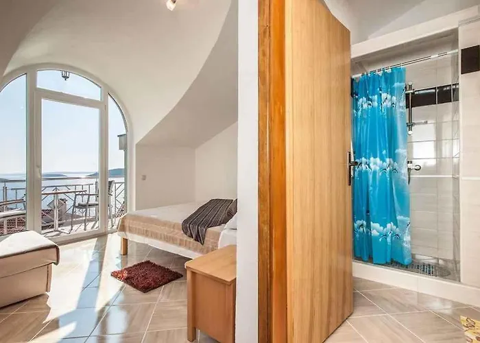 In 36049 Villa Sevid