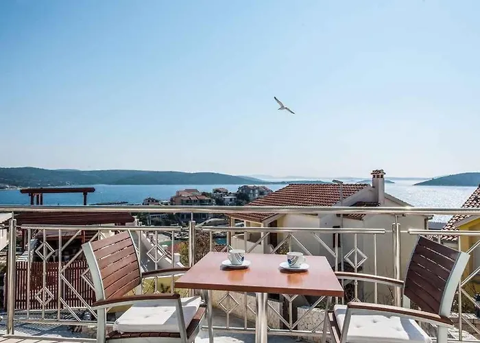 In 36049 Villa Sevid