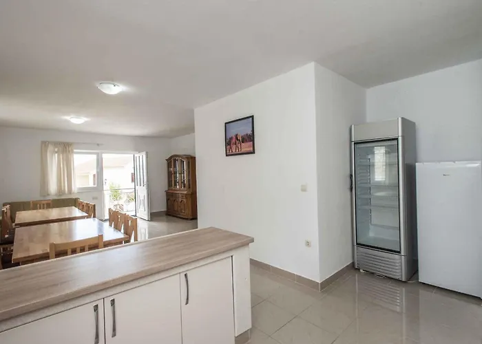 In 36049 Villa Sevid